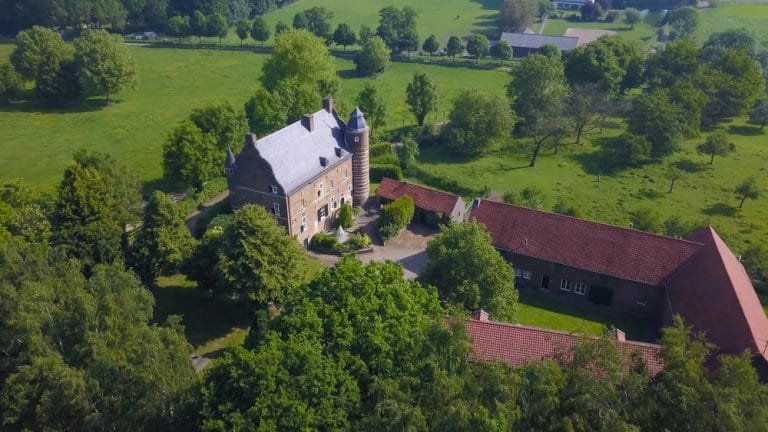 Bijzondere Overnachting Origineel Overnachten Slapen in Limburgs Kasteel Grasbroek Guttecoven20
