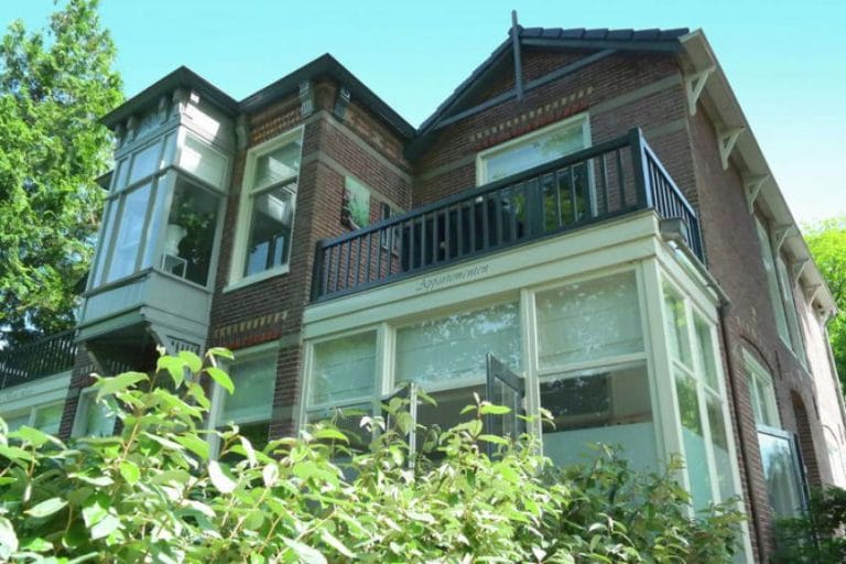 Bijzondere Overnachting Origineel Overnachten Slapen in monumentale villa Tuinpracht in Bergen aan Zee1