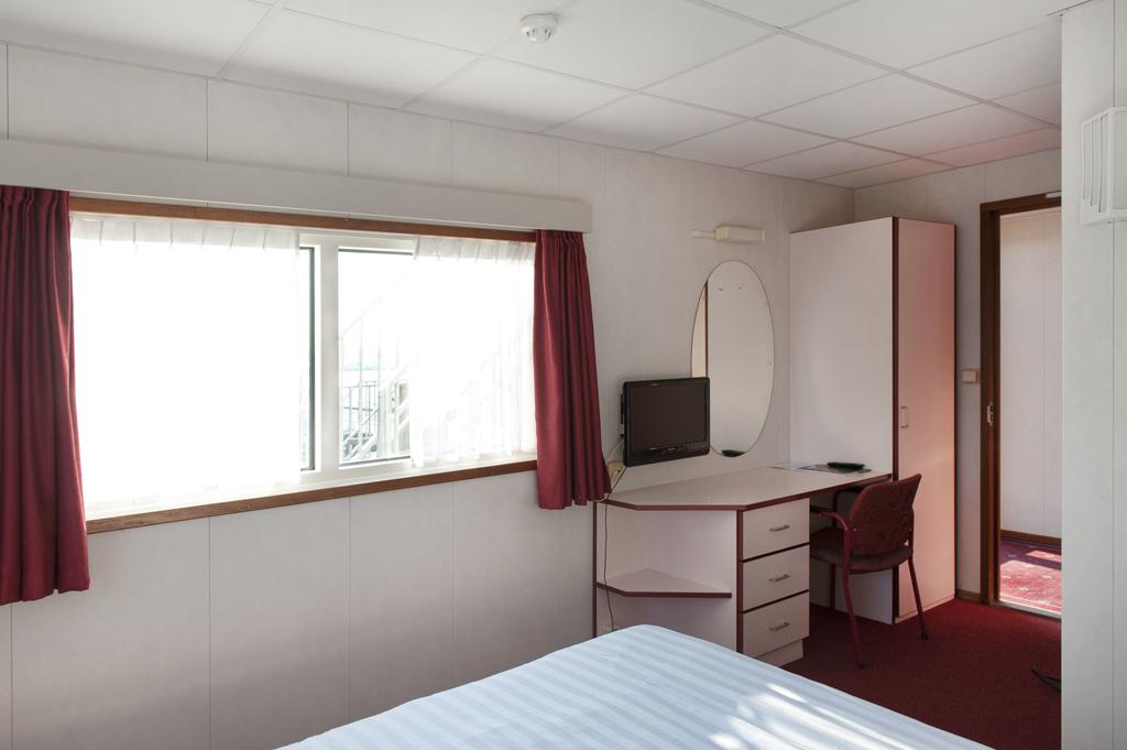 Overnachten op het water in het Botel te Amsterdam – Bijzondere