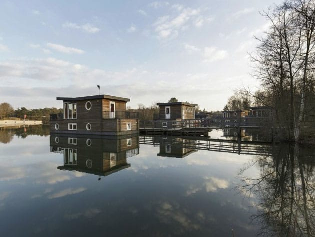 Bijzondere-Overnachting-Origineel-Overnachten-Slapen-op-het-water-in-een-woonboot-van-Center-Parcs-Kempervennen7
