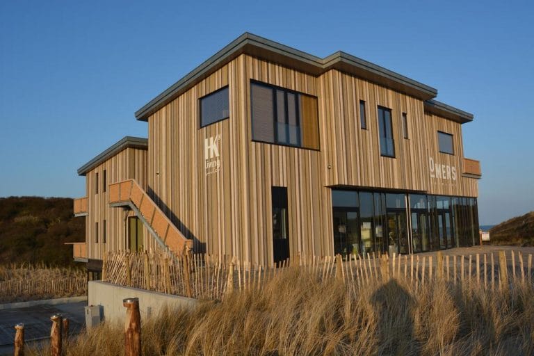 Strandhotel Zoomers Castricum met uitzicht op strand en zee 1