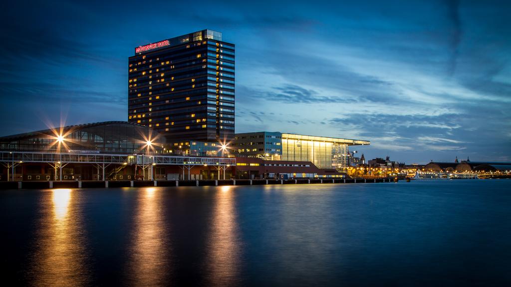 Bijzondere Overnachting Origineel Overnachten Movenpick City Centre Hotel Amsterdam uizicht over Amsterdam1