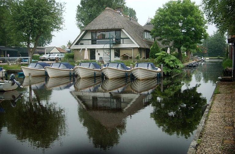 Bijzondere Overnachting Origineel Overnachten Slapen in De Mariahoeve aan het Sneekermeer in Terherne1