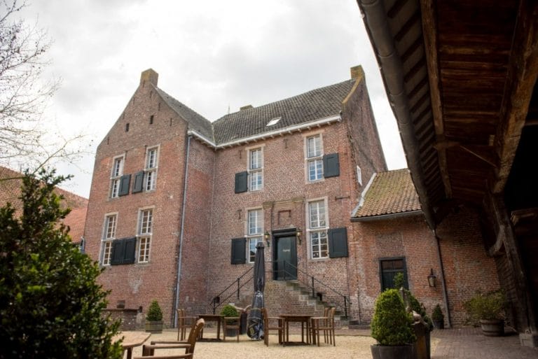 Bijzondere Overnachting Origineel Overnachten Slapen op Limburgse Kasteelboerderij in Schinveld13