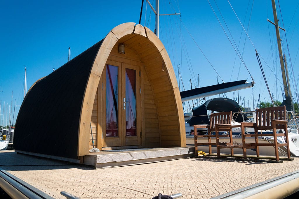 Bijzondere Overnachting Origineel Overnachten Slapen op het water in Waterbubbels bij Marina Muiderzand1