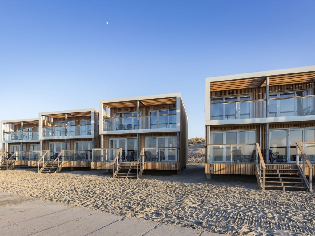 Slapen op het strand in een strandhuisje Landal Beach Villa Hoek van Holland 1