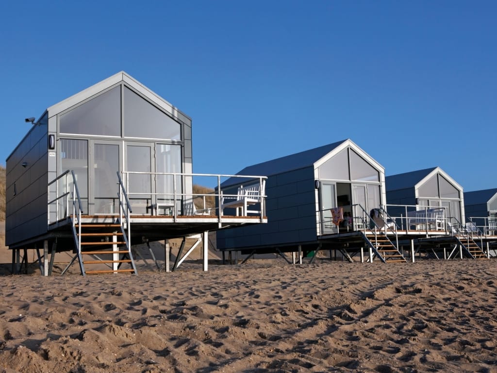 Slapen op het strand in een strandhuisje Landal Julianadorp aan zee Ooghduyne 1